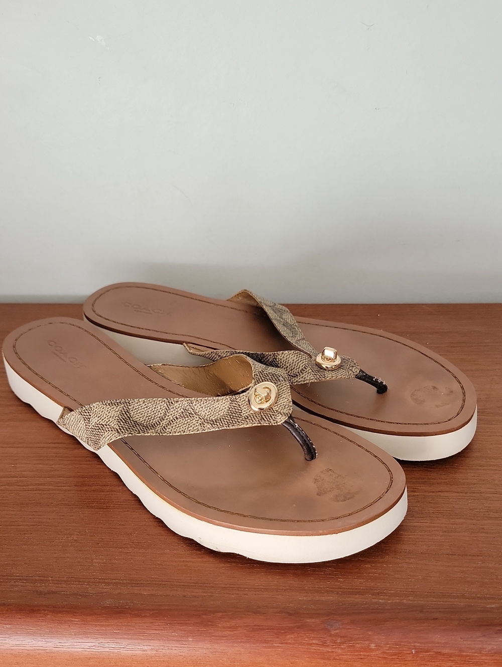 Coach Shelly Sandals sz10